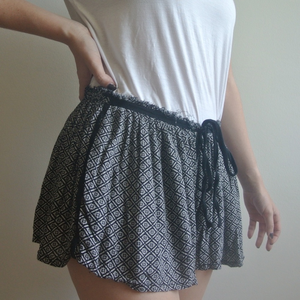 Ecoté Mia Shorts - Urban Outfitters